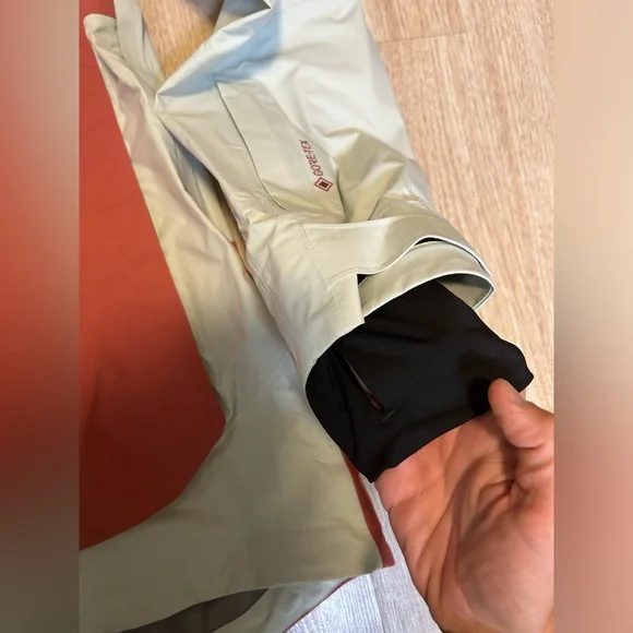 Adidas Terrex women’s Gore Tex ski and snowboard shell jacket size Large - Picture 6 of 11